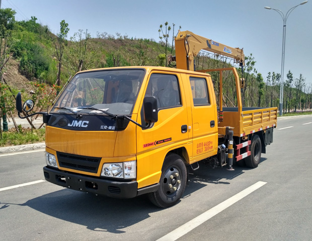 江鈴雙排藍(lán)牌隨車吊外觀圖片展示