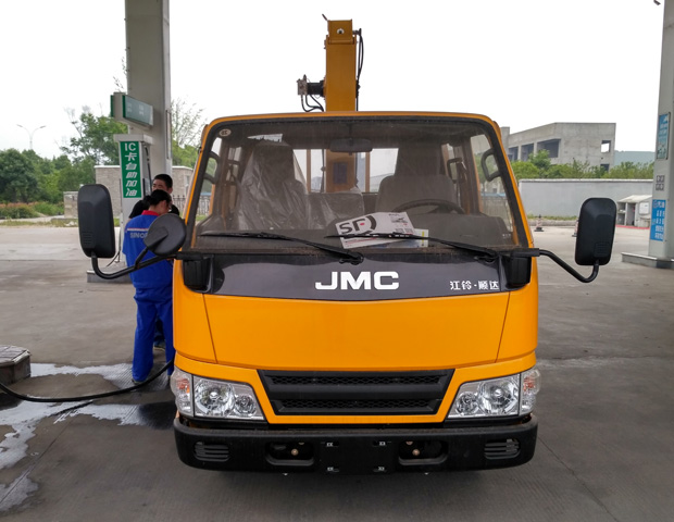 江鈴雙排藍(lán)牌隨車吊外觀圖片展示